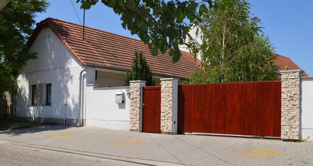 Jaszbereny Boutique Room Экстерьер фото